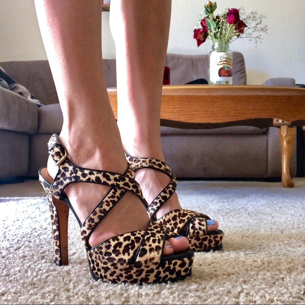 Pour La Victoire Cheetah Print Heels